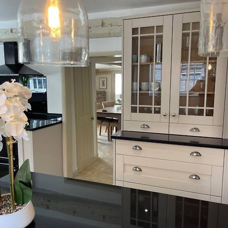 Elegant Oak Beamed House In Pretty Village - Cambridge Homehost Buckden  Exteriör bild