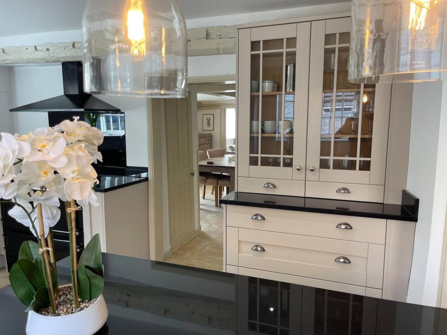 Elegant Oak Beamed House In Pretty Village - Cambridge Homehost Buckden  Exteriör bild