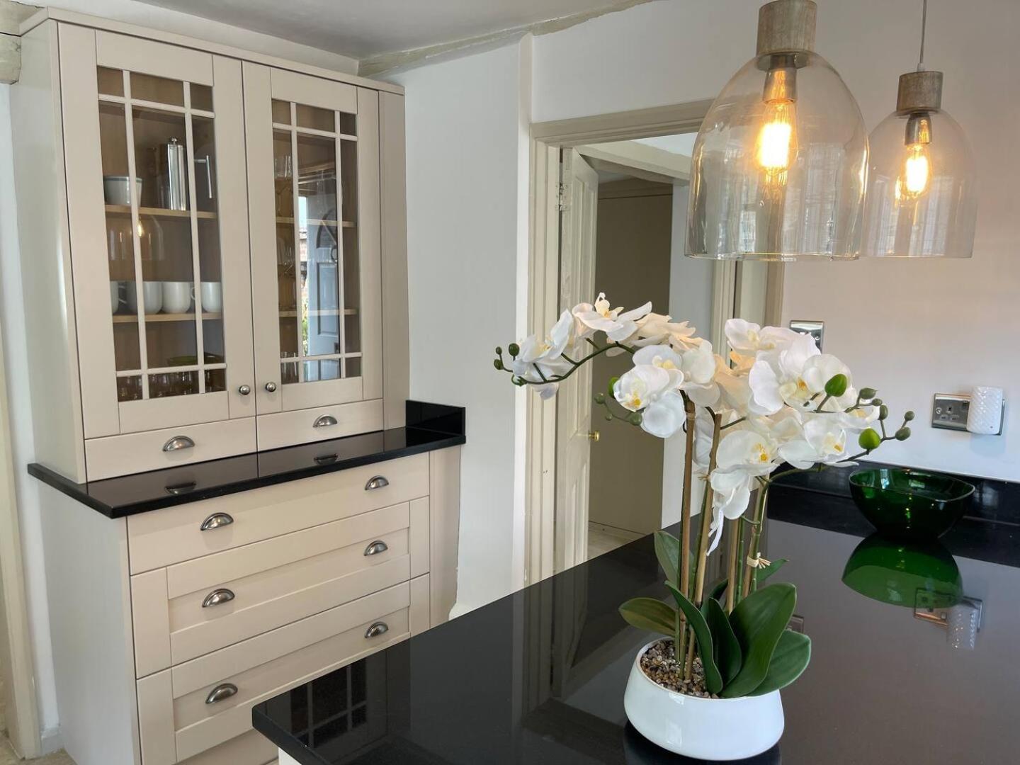 Elegant Oak Beamed House In Pretty Village - Cambridge Homehost Buckden  Exteriör bild