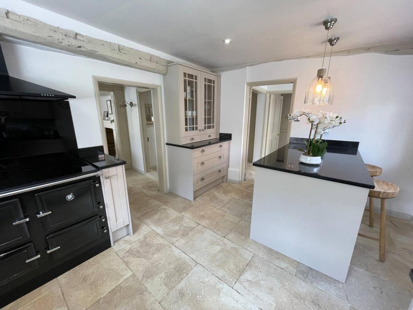 Elegant Oak Beamed House In Pretty Village - Cambridge Homehost Buckden  Exteriör bild