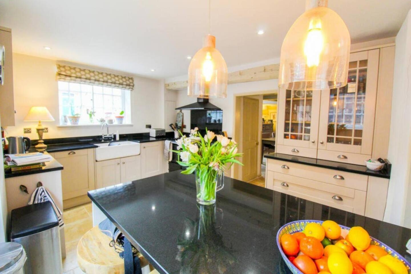 Elegant Oak Beamed House In Pretty Village - Cambridge Homehost Buckden  Exteriör bild